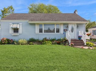 32 Terry Rd, Patchogue, NY 11772