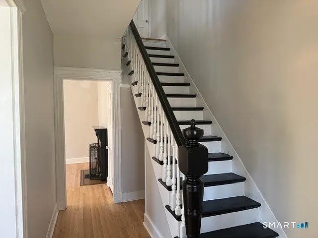3 bed, 1.5 bath, 2400 sqft, $2,800 — Photo 2