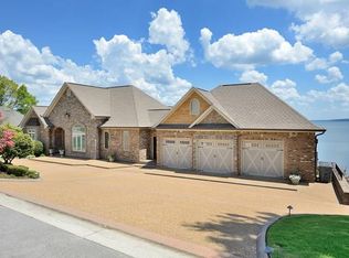 1446 Skypark Rd, Florence, AL 35634