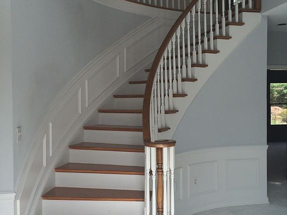 ELEGANT CURVED STAIRCASE