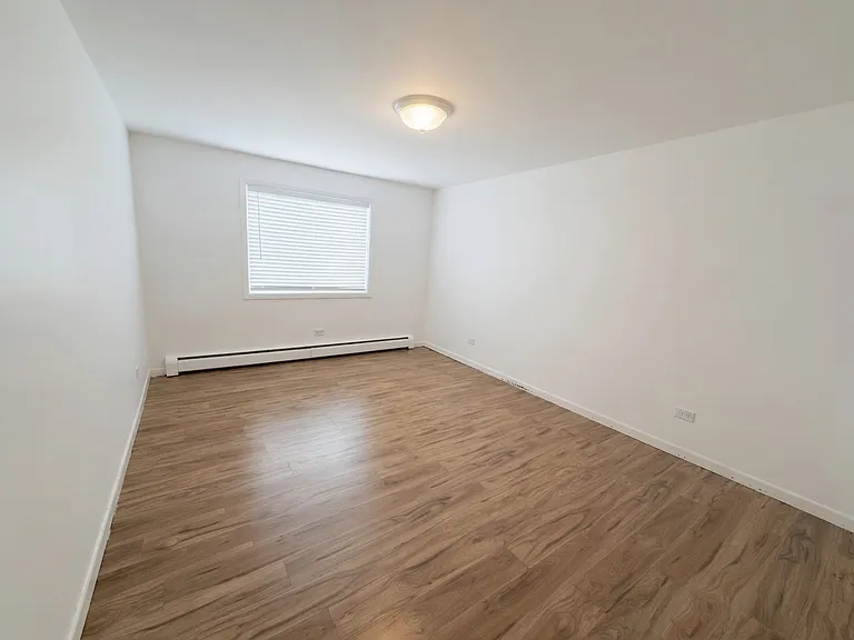 5686 N Elston Ave — Photo 6