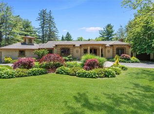 11 Etna Ln, Dix Hills, NY