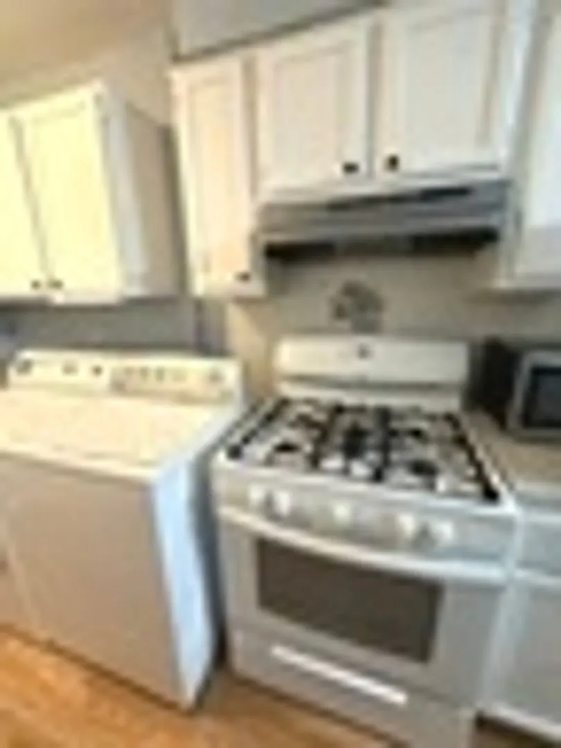 Move In Ready - 2BR, 1BA — Photo 4