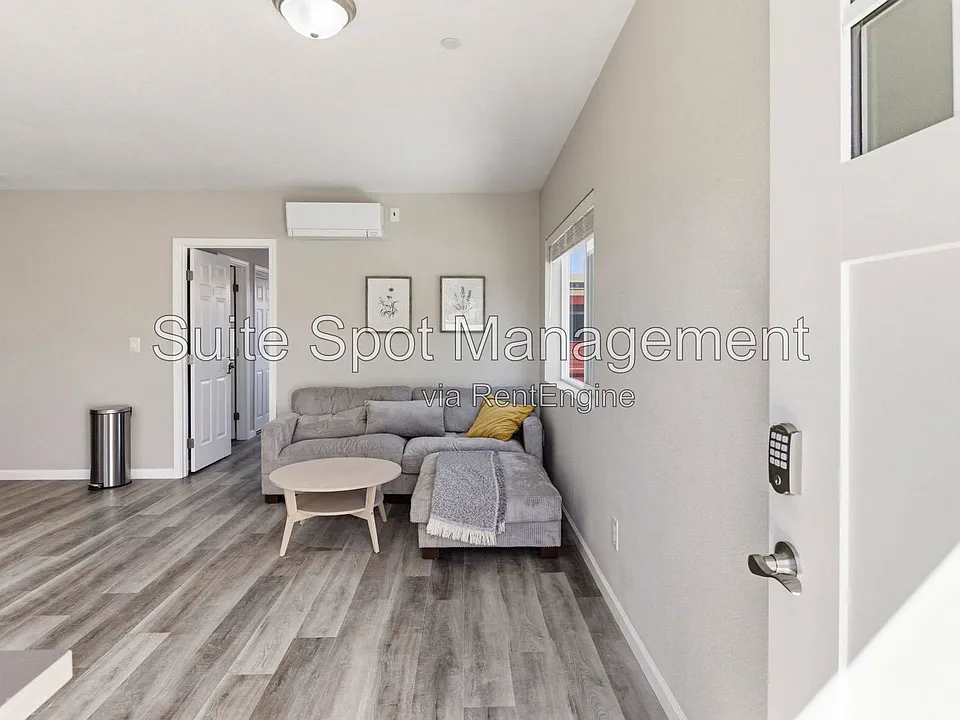 160 Harrison Ave #B1