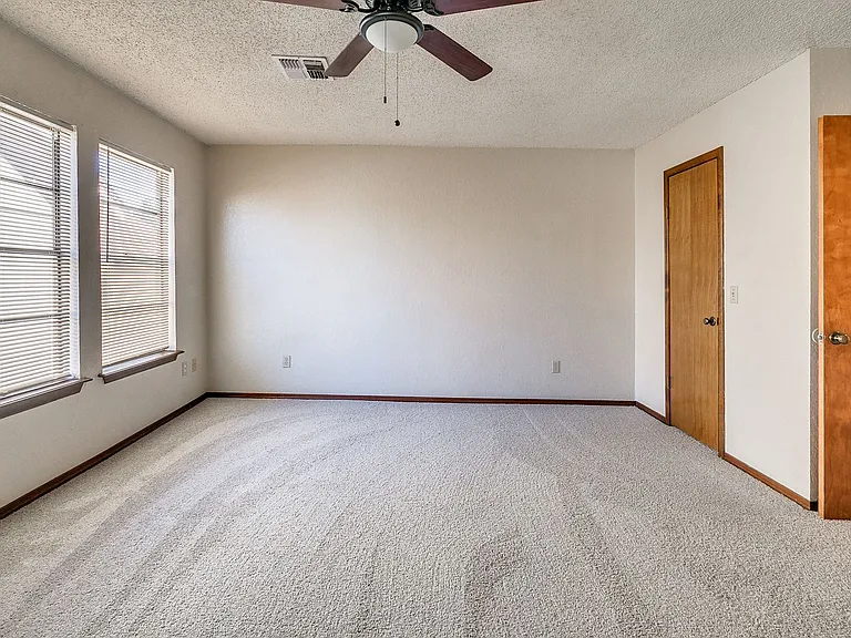9006 N Rockwell Dr — Photo 29