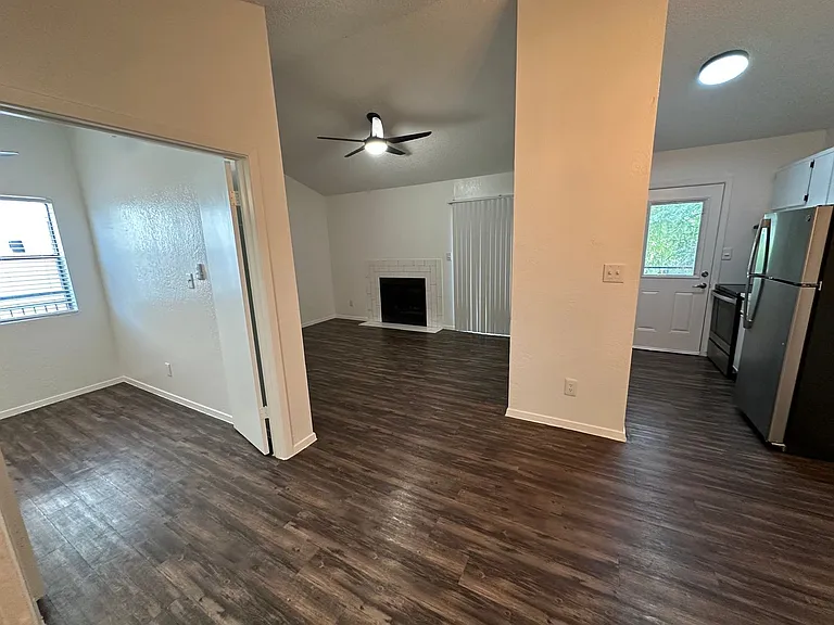 Townhollow Apartments — Photo 21
