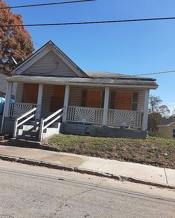 2nd image of 880 Sims St SW