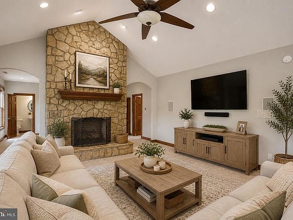 5th image of 4405 Green Briar Way