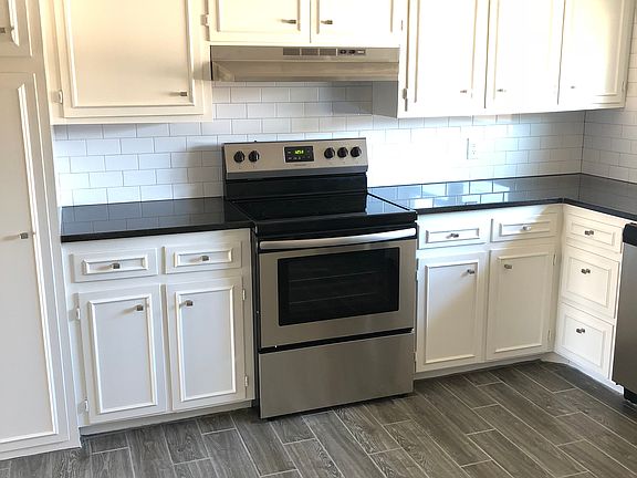 New granite and appliances