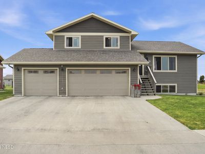 2606 10th Ave NE, Watertown, SD, 57201