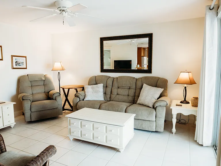 133 W Grand Ave #2 — Photo 3