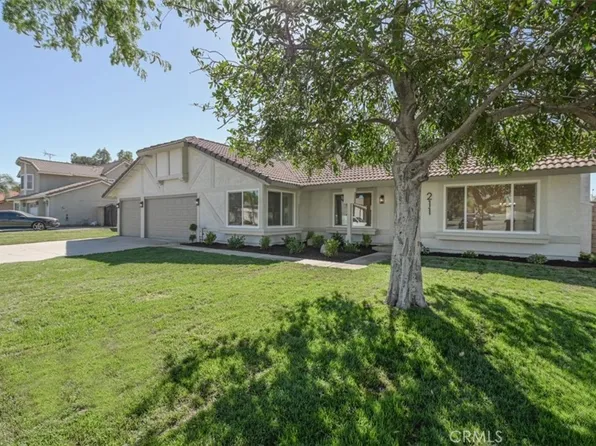211 W Columbine Ave, Rialto, CA 92377