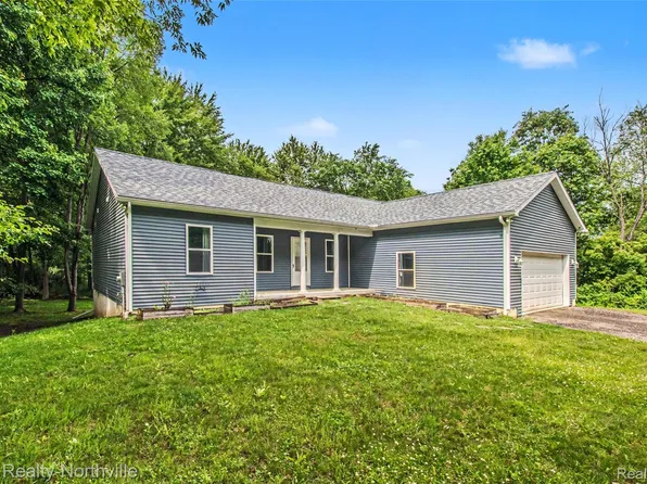1765 Parker Rd, Holly, MI 48442