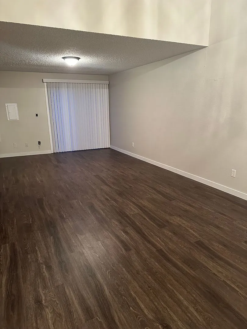 16th Ave. Condos — Photo 2