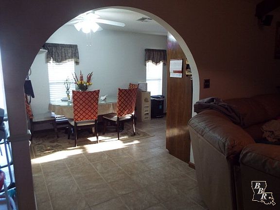 3rd image of 1601 Chatsworth Dr