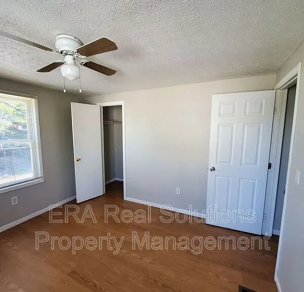 839 S Ogden Ave — Photo 17