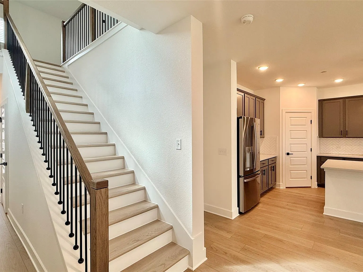 3 bed, 2.5 bath, 1948 sqft, $2,850 — Photo 4