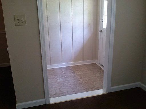 3rd image of 1000 Woodbridge Way NE