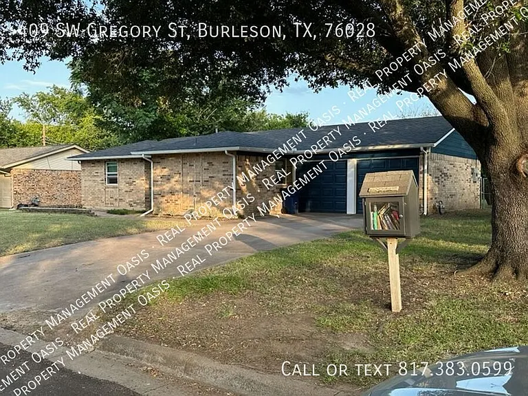 409 SW Gregory St — Photo 2