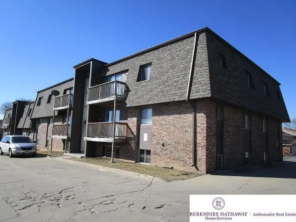 809 N 121st St, Omaha, NE 68154