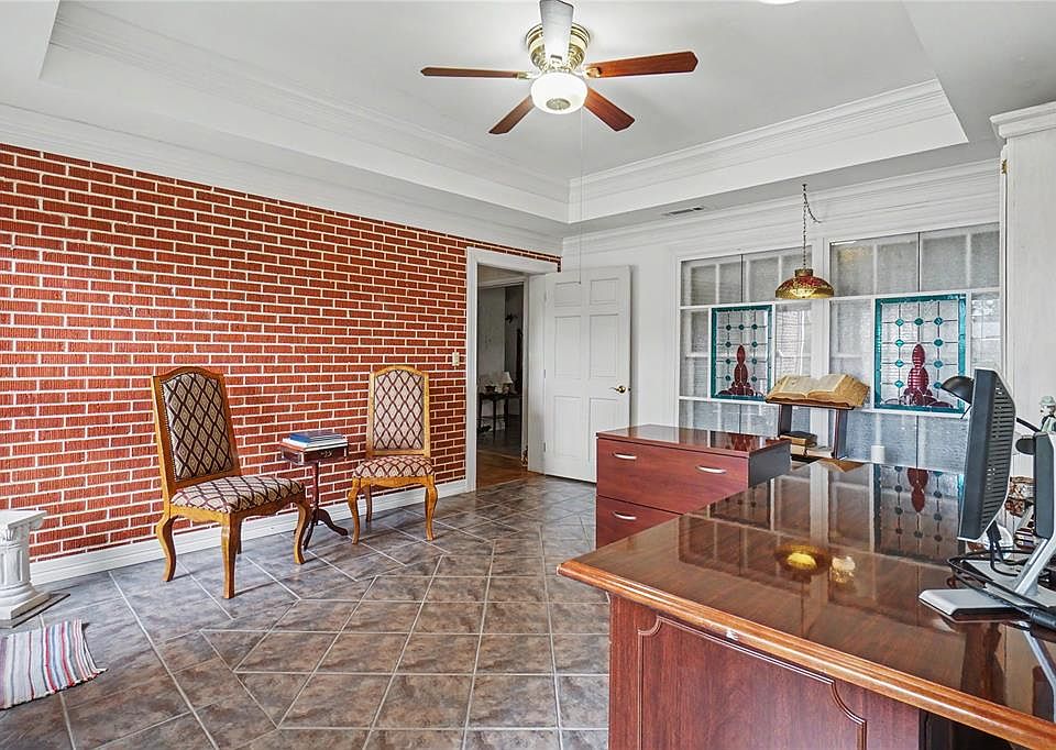 32nd image of 103 E Dogwood St