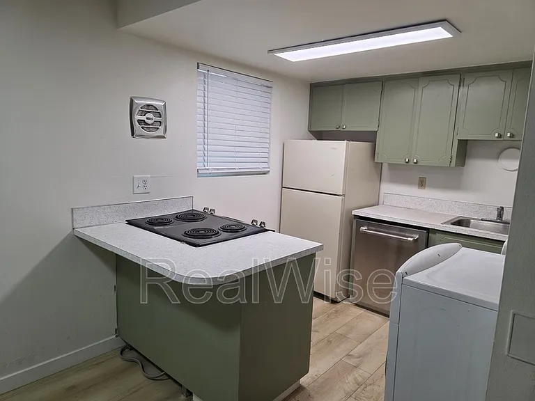 1101 NE Minnehaha St #G — Photo 5