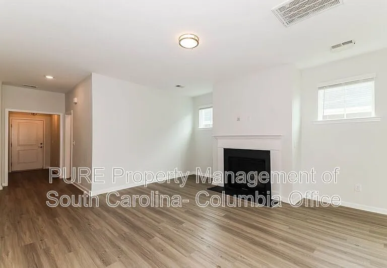 1315 Montford Dr — Photo 2