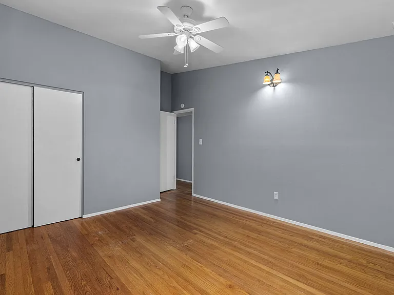550 Versailles Dr — Photo 12