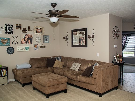 4th image of 27 Prestwick Ln