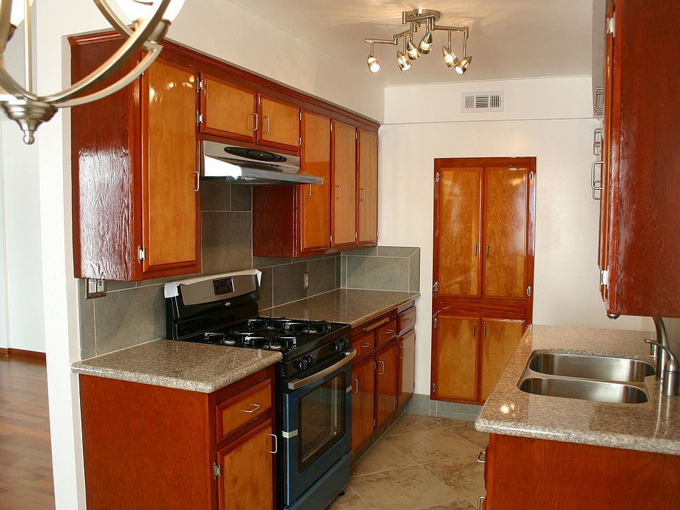 Kitchen Granite, Porcelain, Stainless & Wood
