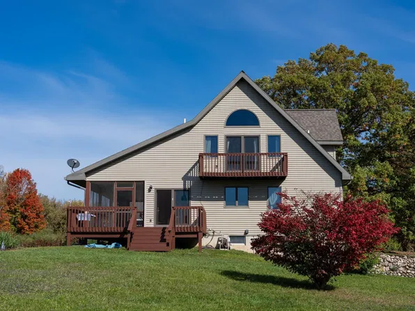 9355 W Blanchard Rd, Blanchard, MI 49310