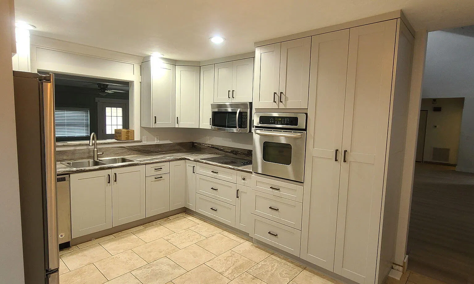 2 bed, 2.5 bath, 2086 sqft, $2,100 — Photo 4