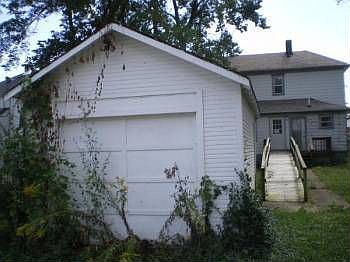 2nd image of 2413 Oakridge Dr