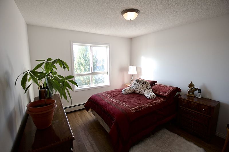 Edmonton Apartment for rent - 2 Bedrooms — photo 10