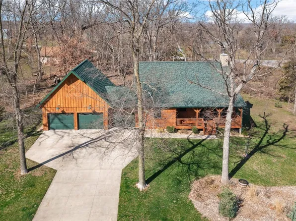 9857 Deer Ridge Dr, Cedar Rapids, IA 52411