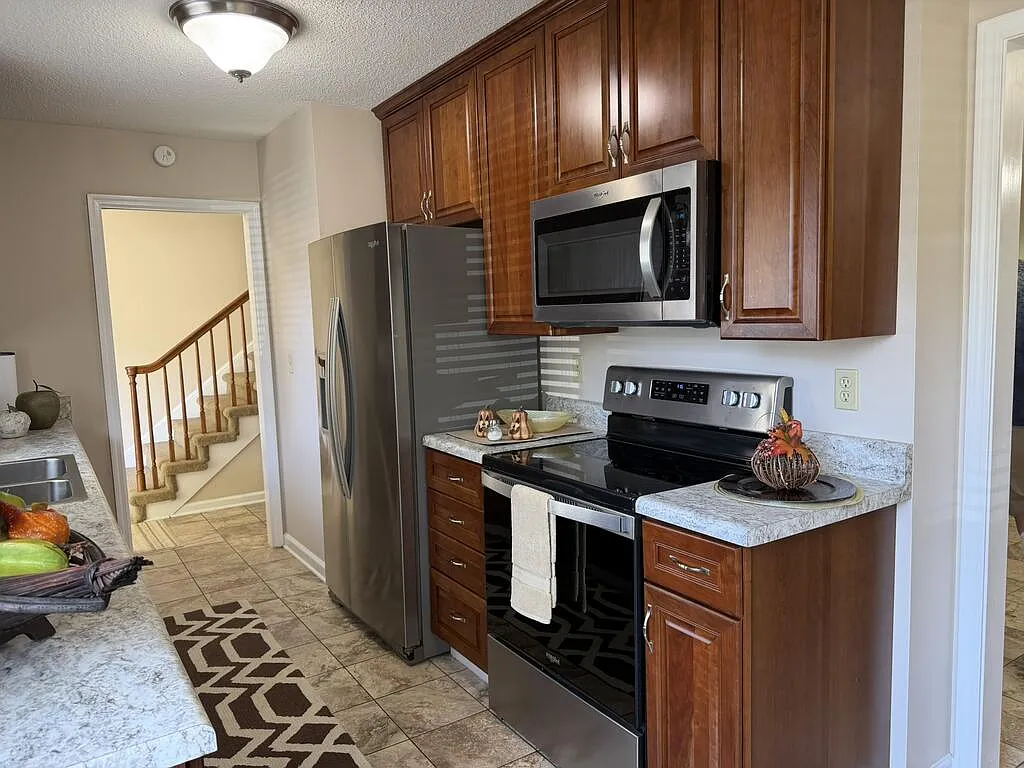 3 bed, 2.0 bath, 1768 sqft, $1,675 — Photo 3