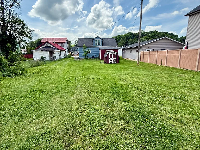 1010 Putnam Ave — Photo 2