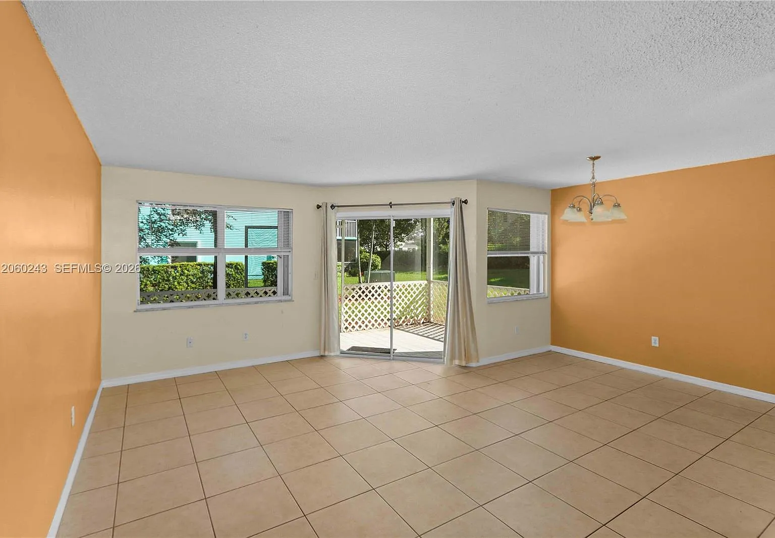 Keys Gate Condo No Six — Photo 3