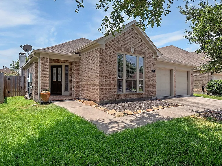 871 Falling Springs Ln — Photo 2