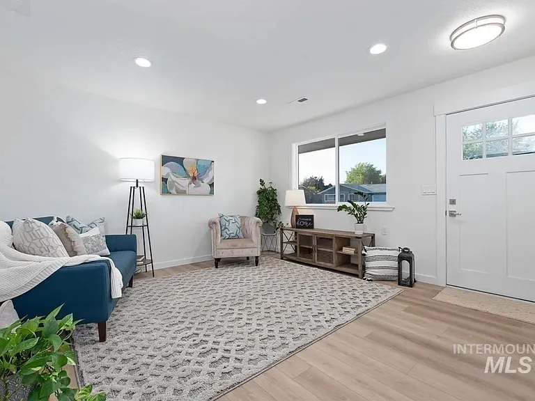 139 Goodall St — Photo 5