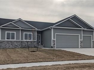 916 35th St SW, Altoona, IA 50009