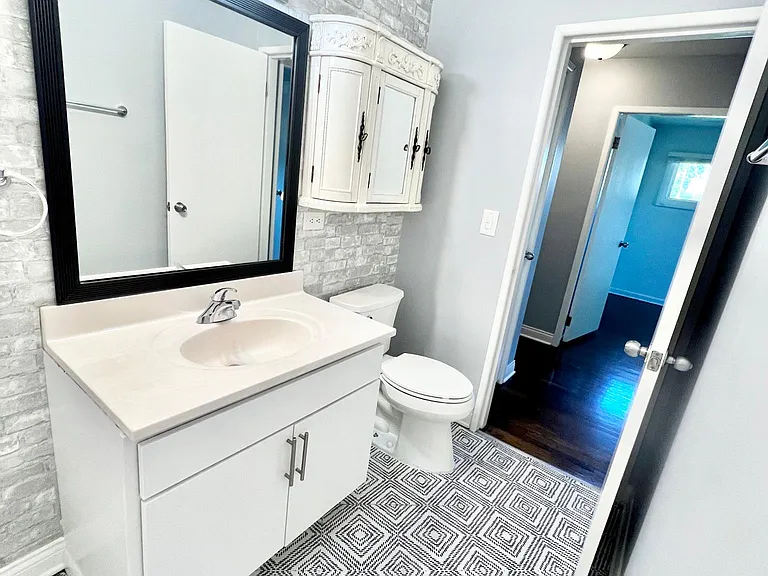 128 E Normandy Dr — Photo 9