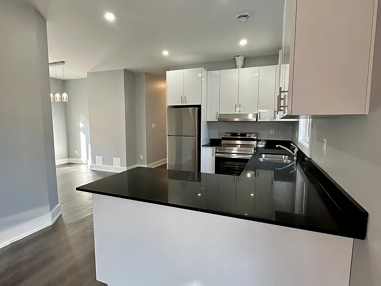 58 Griffith St #UPPER — Photo 4