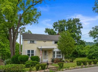 136 Petersburg Rd, Hackettstown, NJ 07840