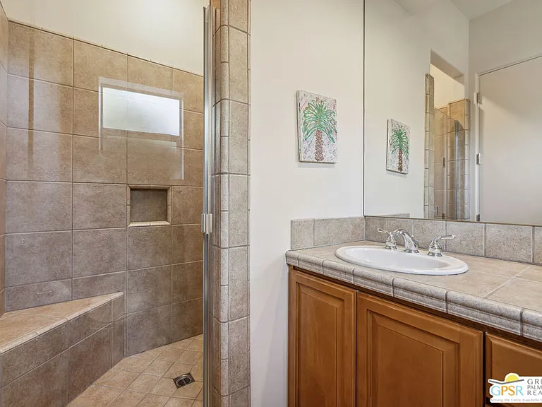 2 Varsity Cir — Photo 47