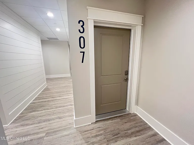 124 Court St — Photo 14