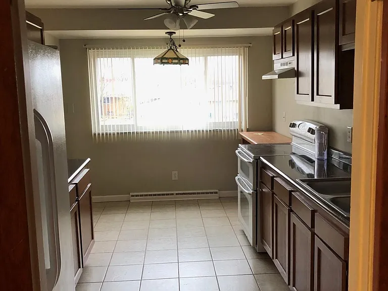 3933 Creek Rd — Photo 7