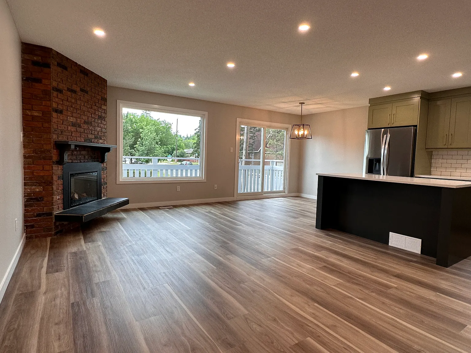 N 17th Ave NW, Calgary — Photo 3
