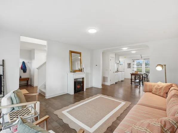 2574 Renwood Pl, Columbus, OH 43211