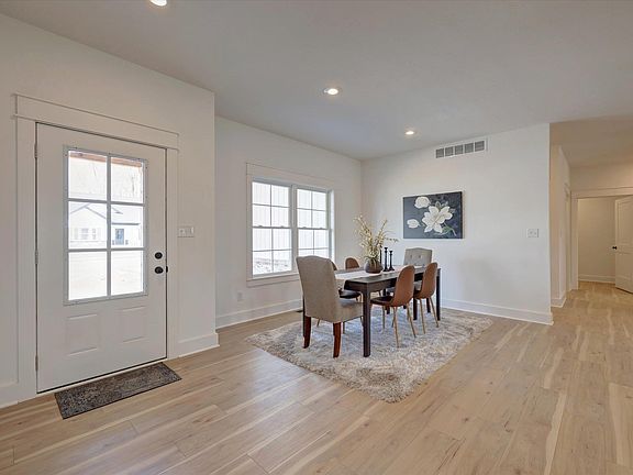 3rd image of 964 S Lantern Ln